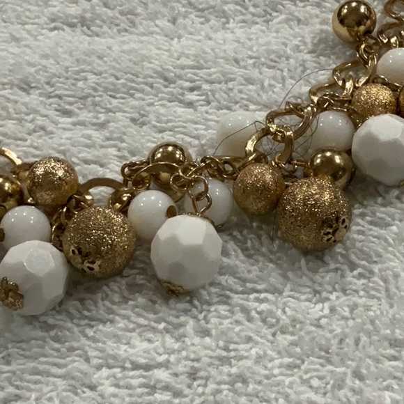 Cha Cha Necklace Textured & Smooth Gold-Tone Beads & Faceted White Beads - Picture 7 of 14